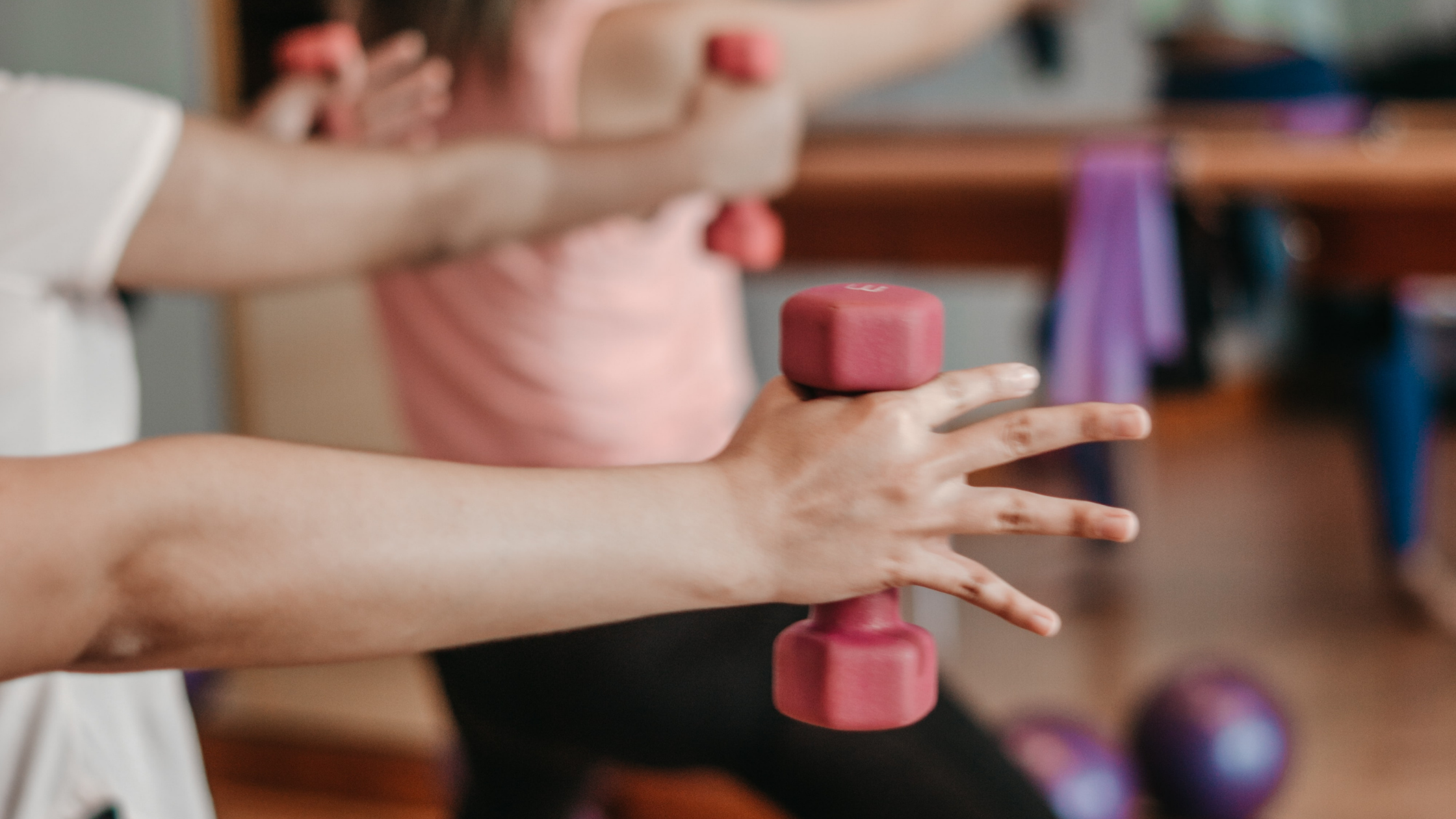 Les 3 meilleurs exercices avec haltères à faire à la maison !